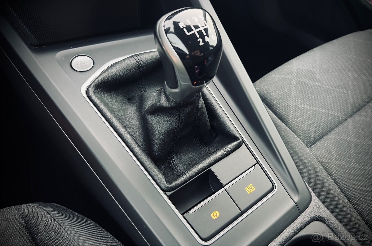 VW Golf 8 1.0 TSI manual - 16