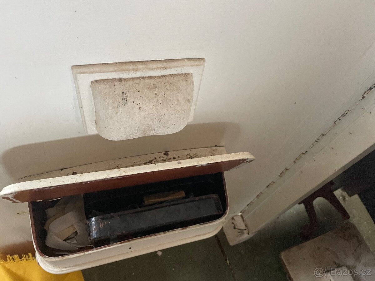 Starožitný šicí stroj ROYAL - 16