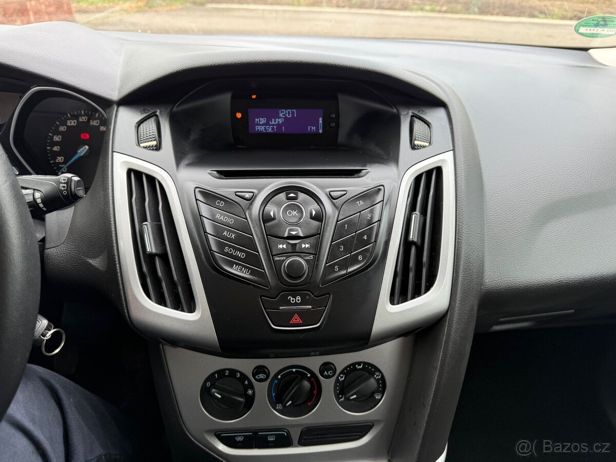 Ford Focus MK3 1.6i Benzín 77kw 2012 Serviska Nová STK DOVOZ - 16