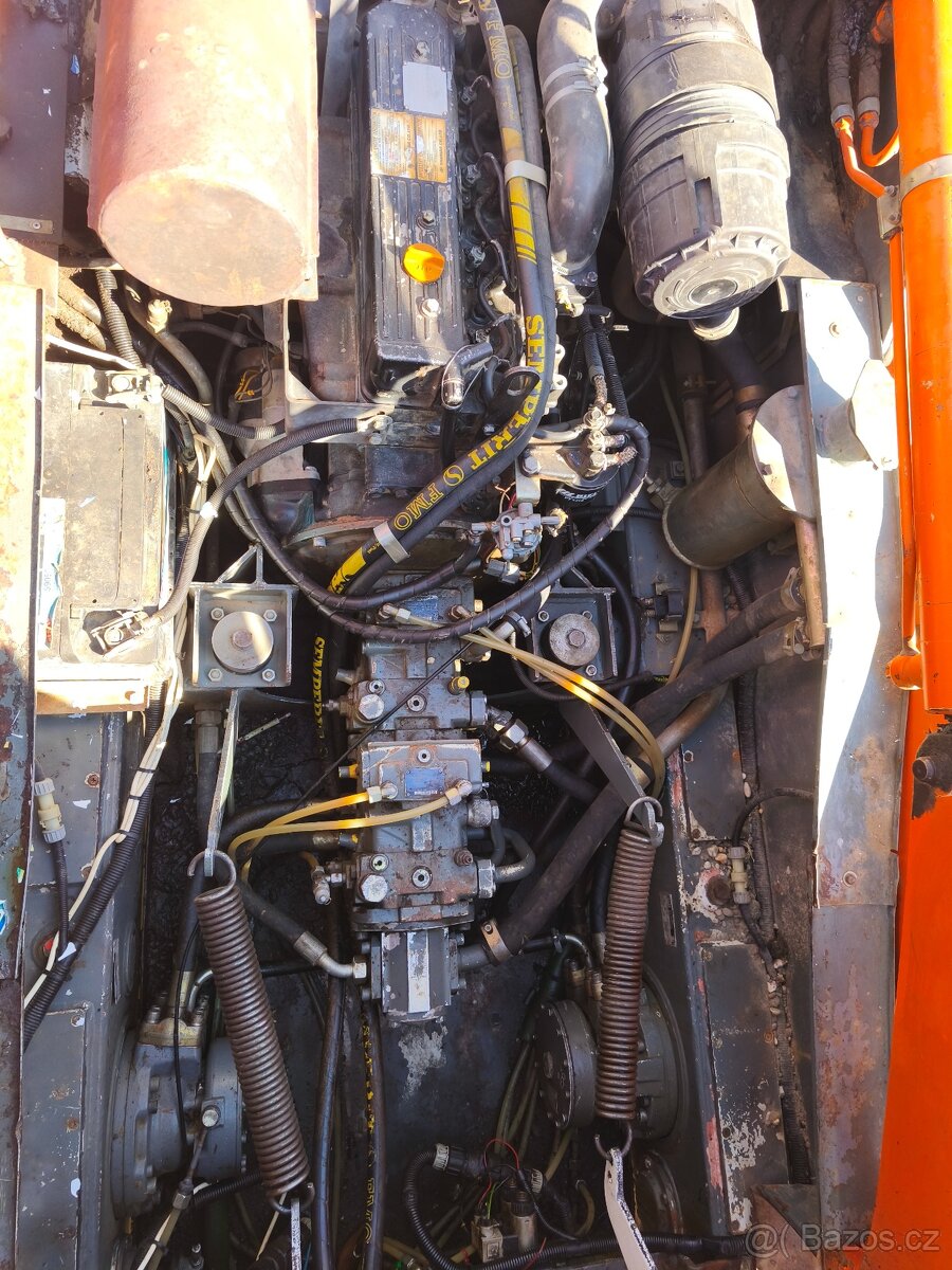 Locust 752 - 16