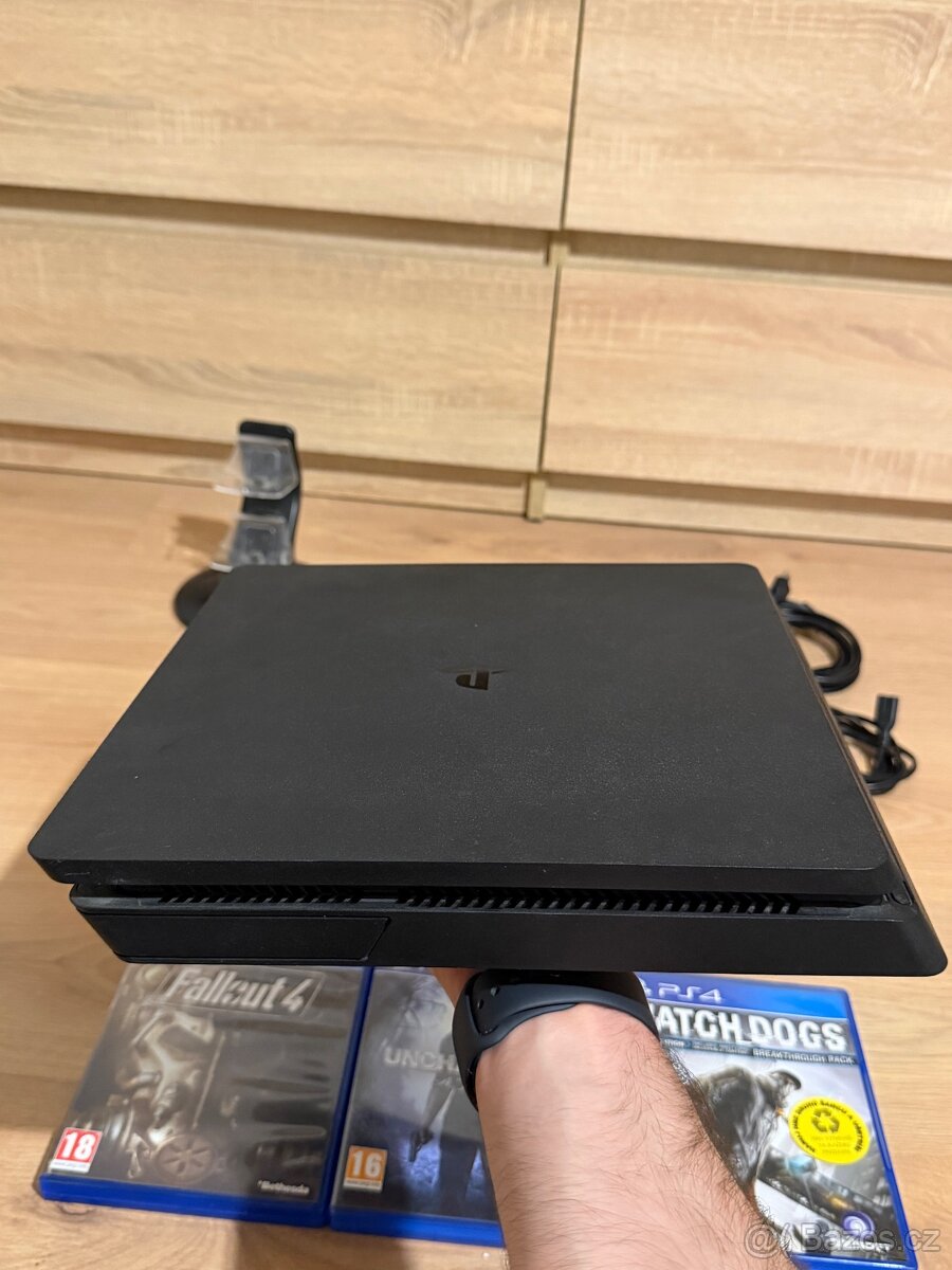 Sony PlayStation 4 Slim 1TB + ovládače , PS4 hry a stanica - 16