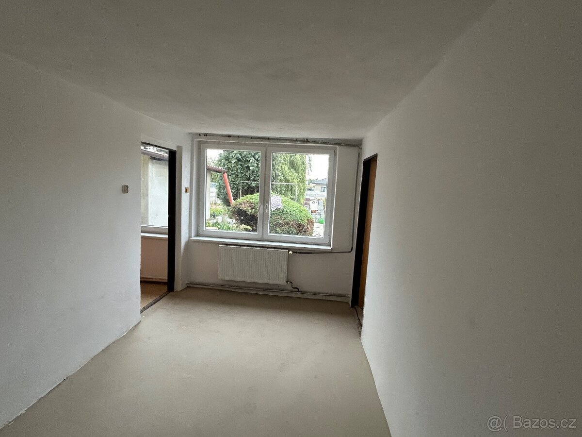 Komplex dvou chat s velkou garáži a pozemkem - 16