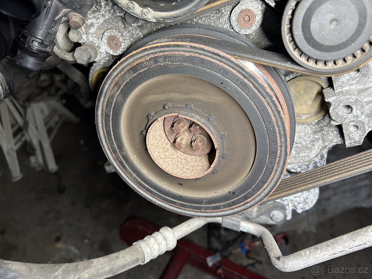 BMW E91 320D díly z motoru N47D20C - - 16