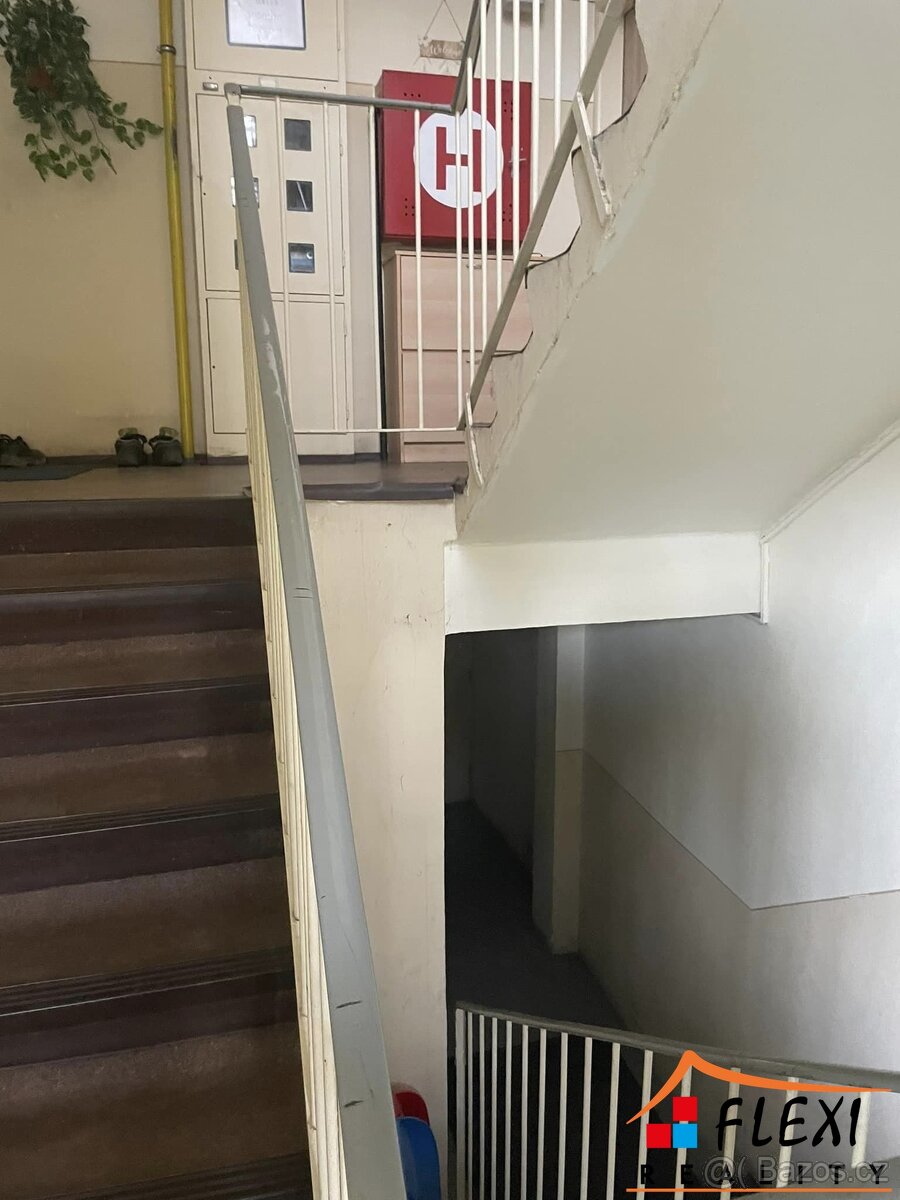 Pronájem zařízeného bytu 1+1 s balkónem, 43 m², ul. Dolní, O - 16