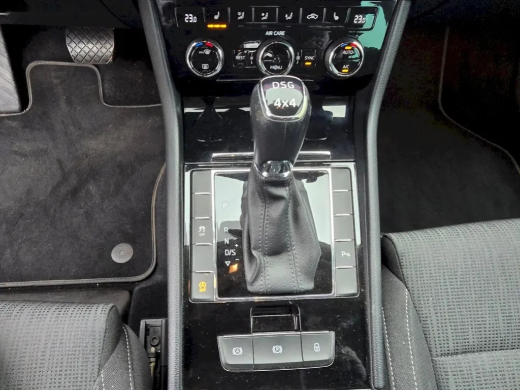 Škoda Superb, 4X4 AMBITION 2.0TDI/140kW - 16