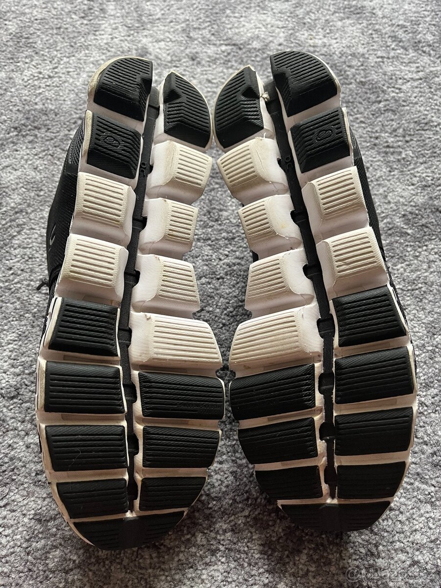 8x boty On Running Cloud vel. 44 - 45 - 16