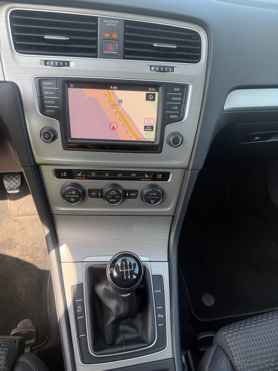 Volkswagen Golf 7 variant 1,6 TDI 81KW. Tažné,NAVI, LED - 16
