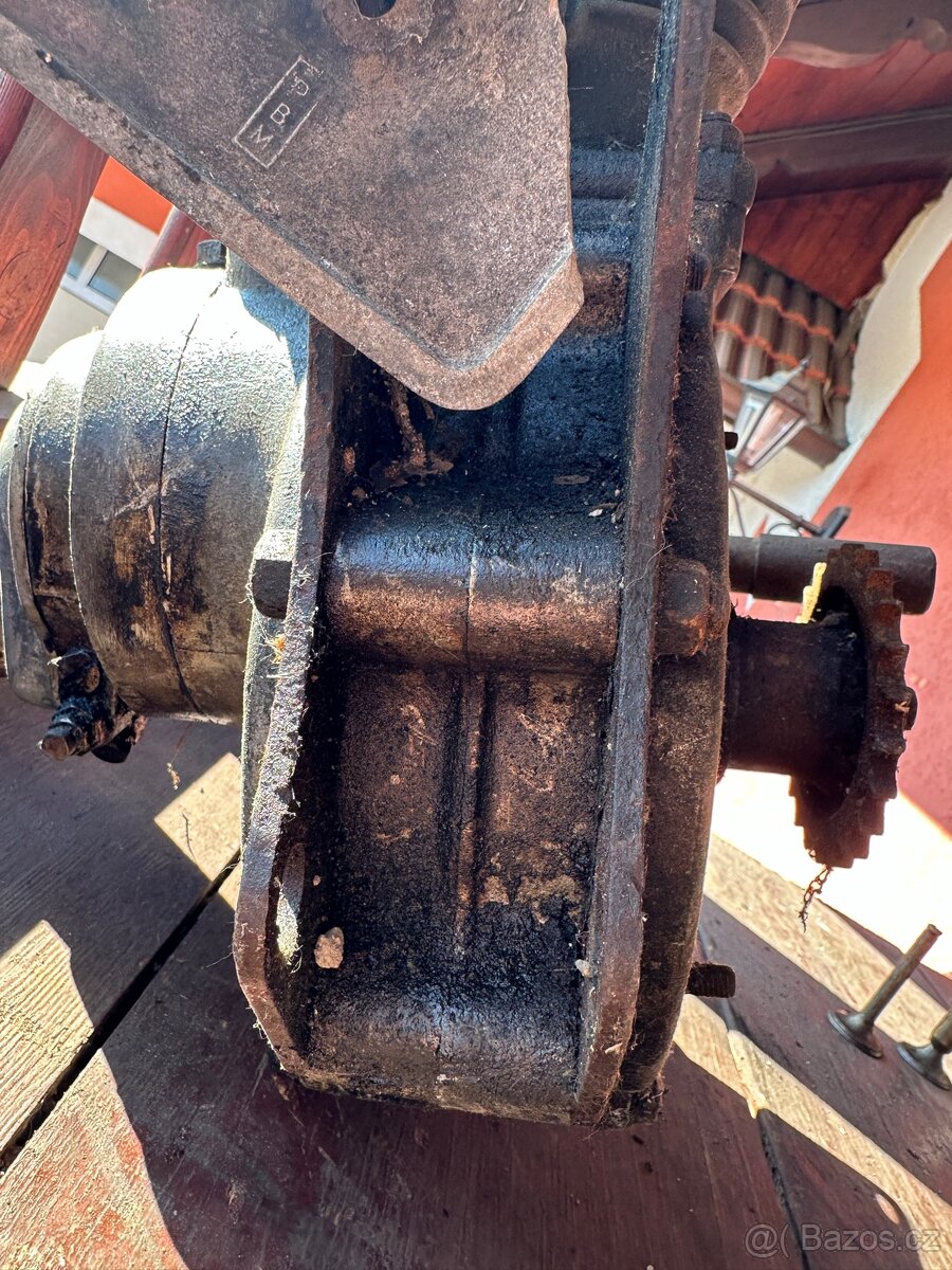 Ariel 550 SV - motor - 16