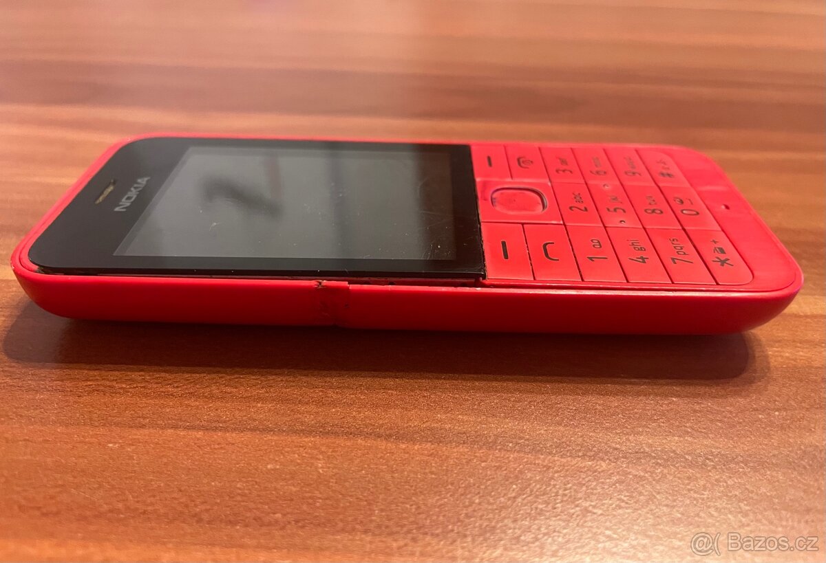 Nokia 220 4G Dual SIM-poškozený kryt - 16