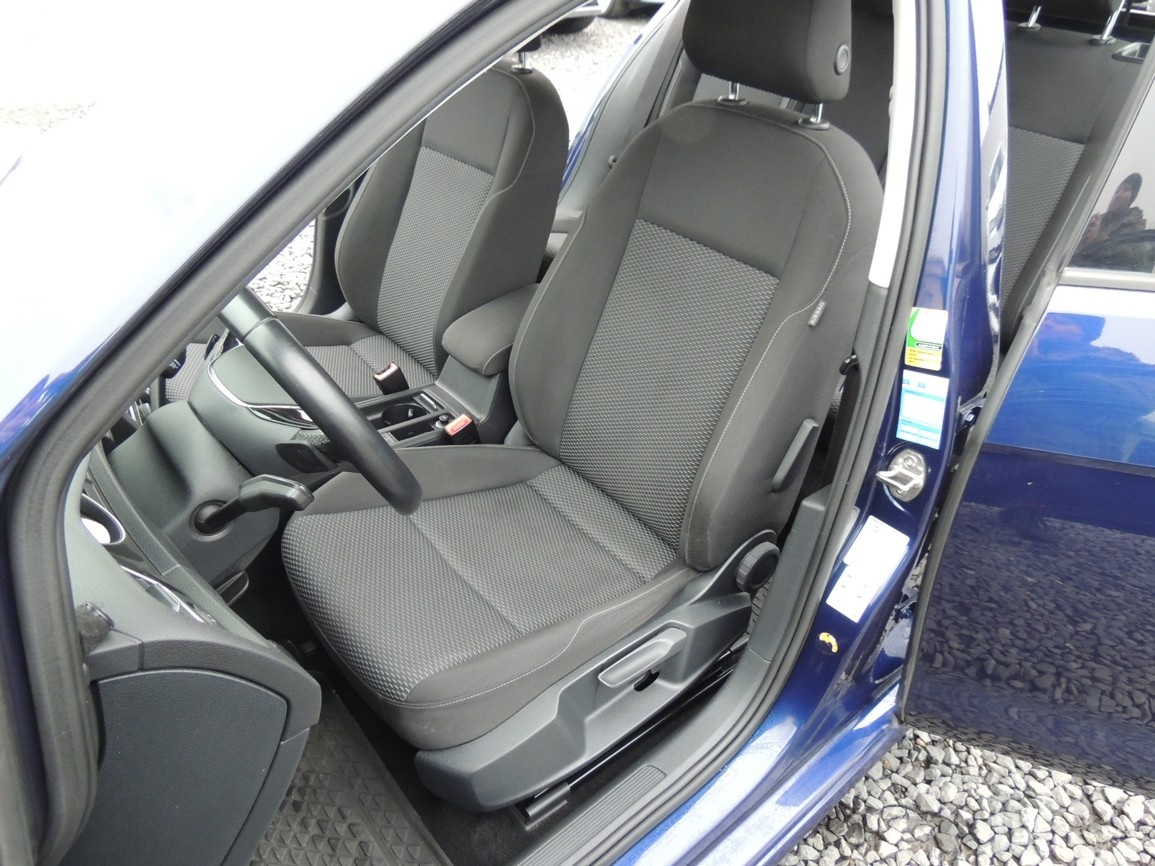 VW Golf Variant 1.6TDi,85kw,DSG,2019,2.majitel,-21%DPH - 16