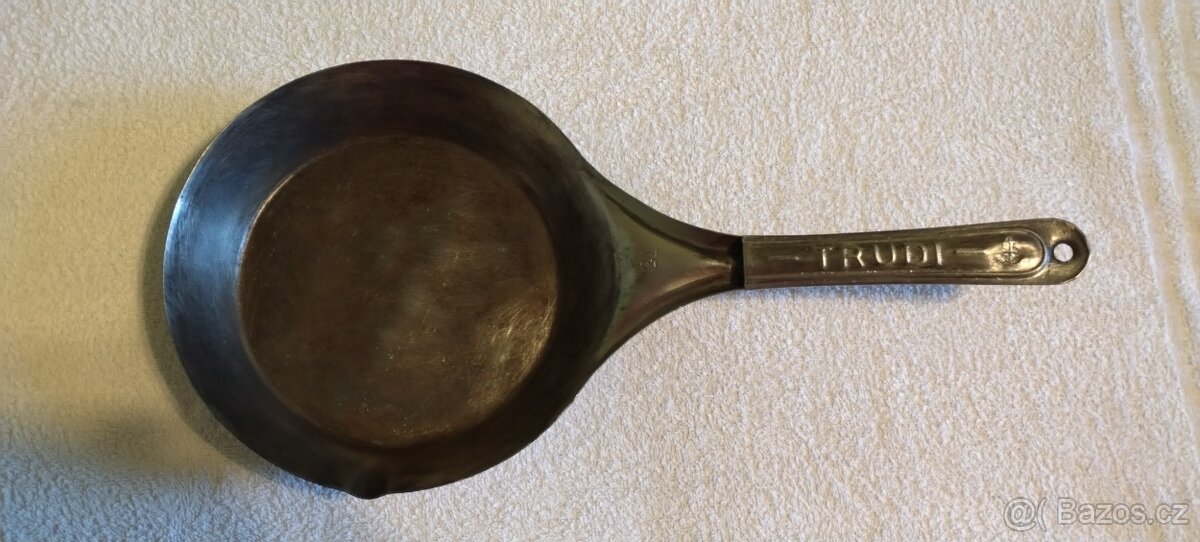 PÁNEV TRUDI - 16