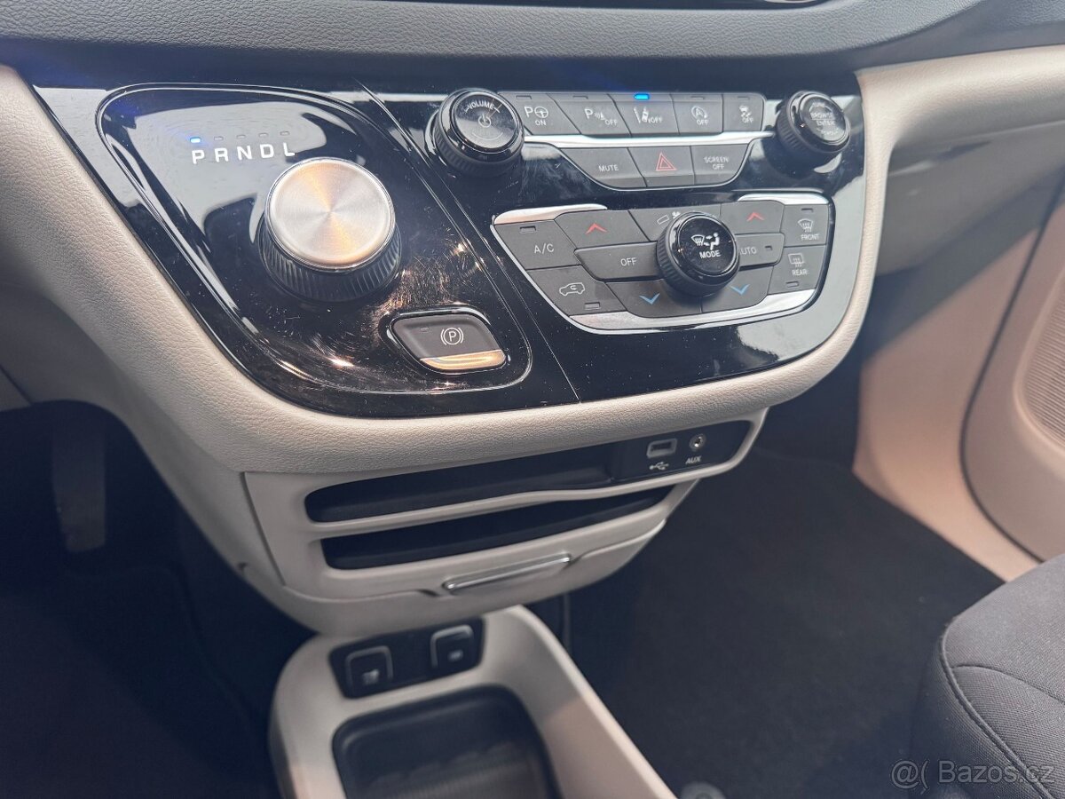 Chrysler Pacifica 3,6 Radar Adaptemp L-Plus Látka 2020 - 16