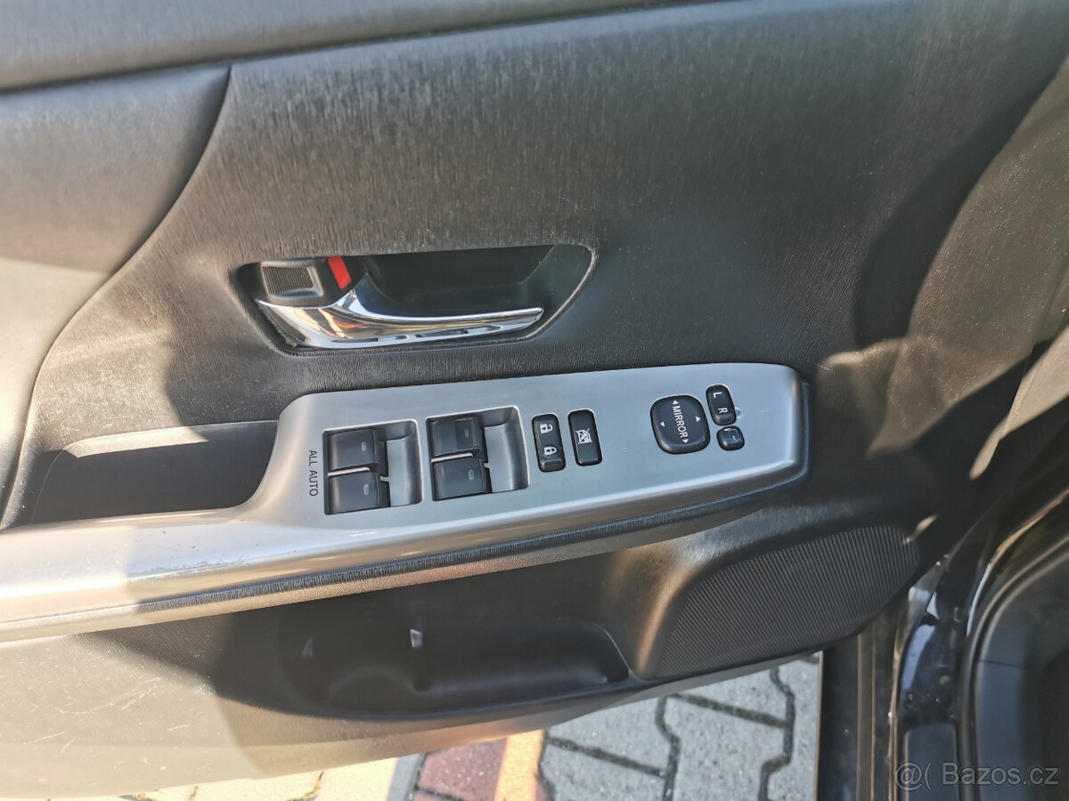 Toyota Prius Plus 7 míst nový model, hybrid 1,8 100kw 2015 - 16