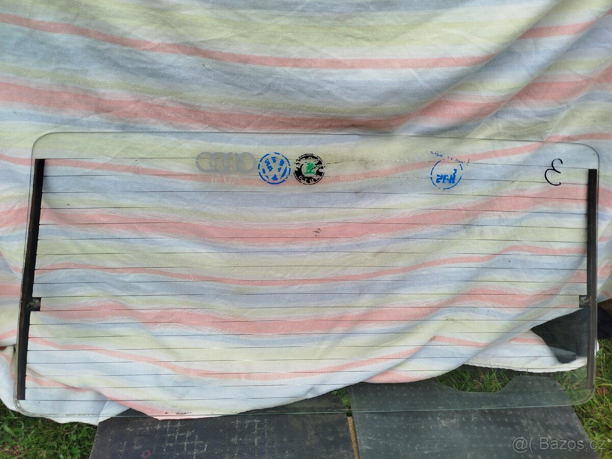 Škoda Felicie sklo kufru - 16