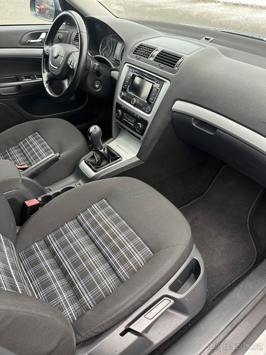 Škoda Octavia 2 facelift 1.6tdi 77kw rok 2012 - 16