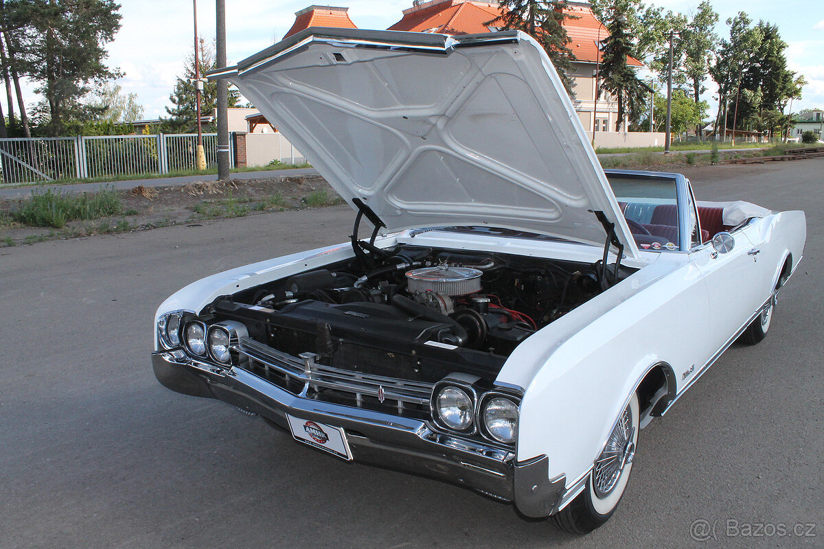 1966 Oldsmobile Delta 88 Convertible 425 V8 - po renovaci - 16