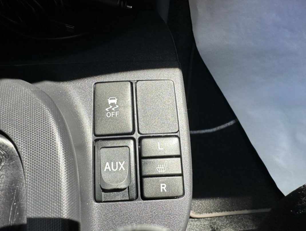 Prodávám Toyota iQ 1.4 D4D - 16