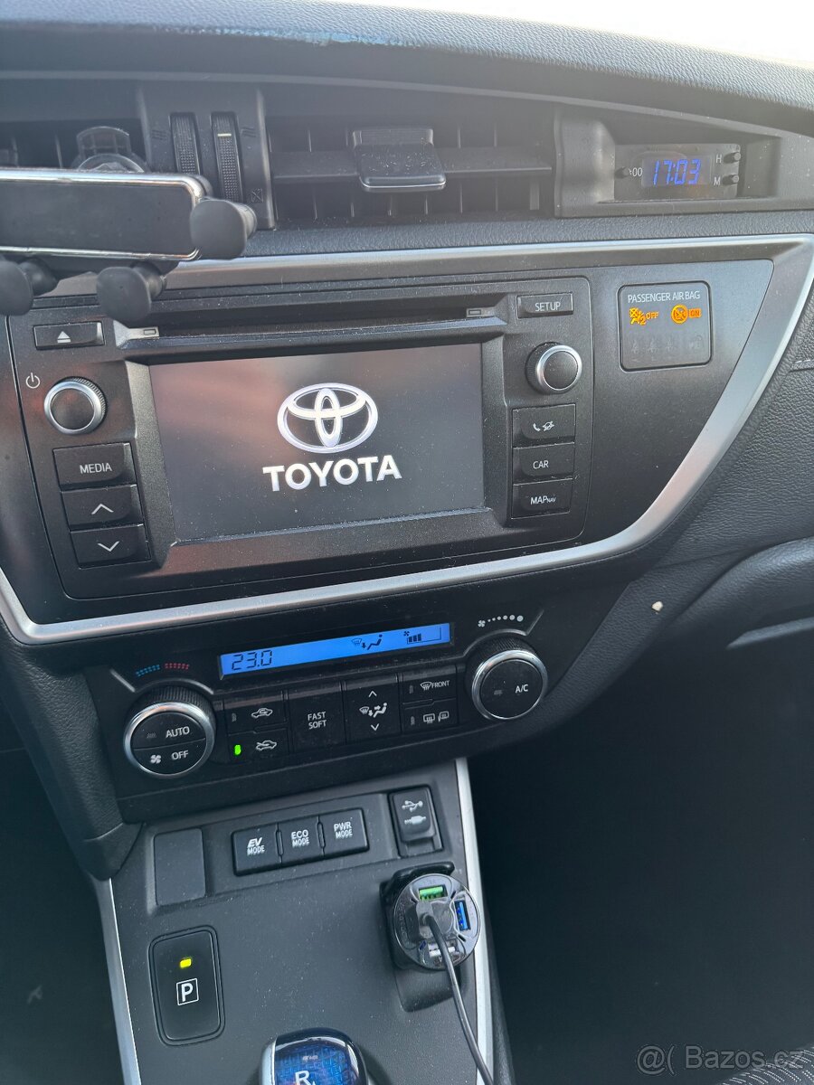 Toyota Auris hybrid - 16