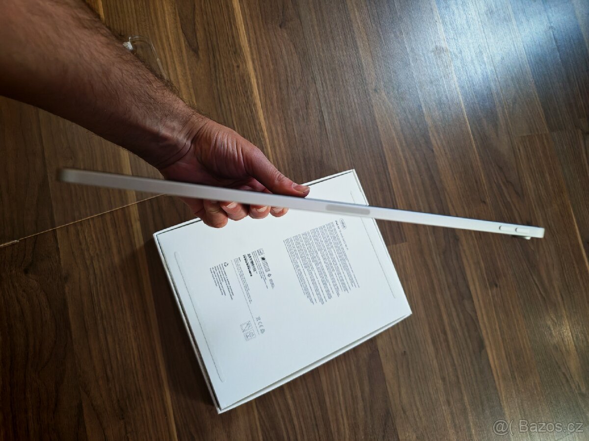 iPad Air 13 WiFi 128 GB - TOP STAV V ZARUCE - 16