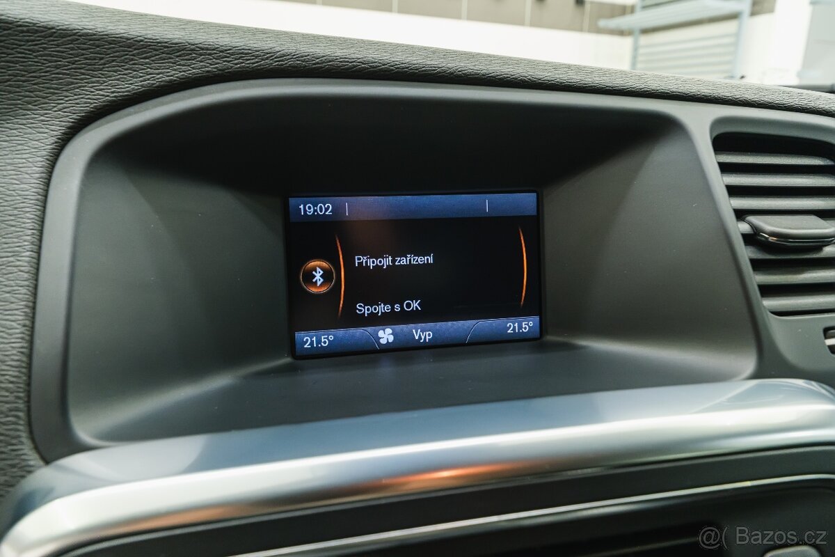 Volvo V60 2014 2.4 D4 AWD/AT 133 kW , tažné zařízení - 16