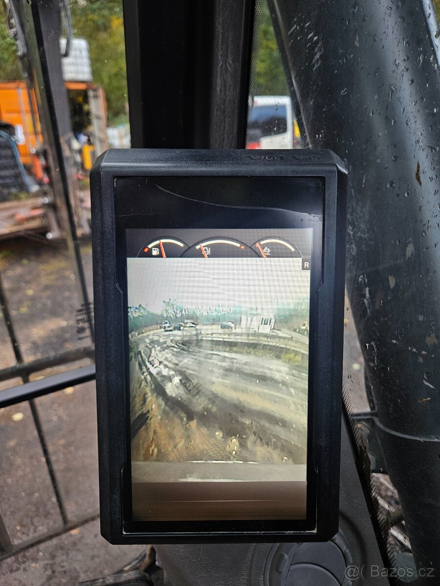 Pásový bagr Volvo EC160e - 16