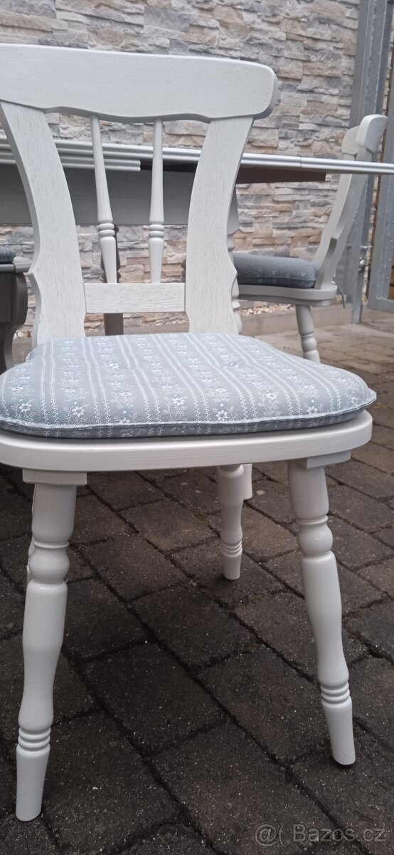 Rohová lavice bílá se stolem +2 židlemi - 16