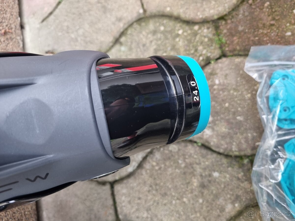 Lyžařský set (lyže, boty, hůlky, helma + brýle) - 16