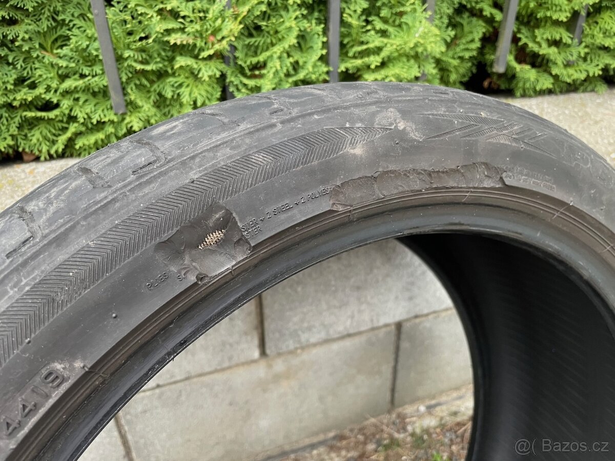 Prodám 3 letní pneu Bridgestone 235/40R19, vzorek 5 mm - 16