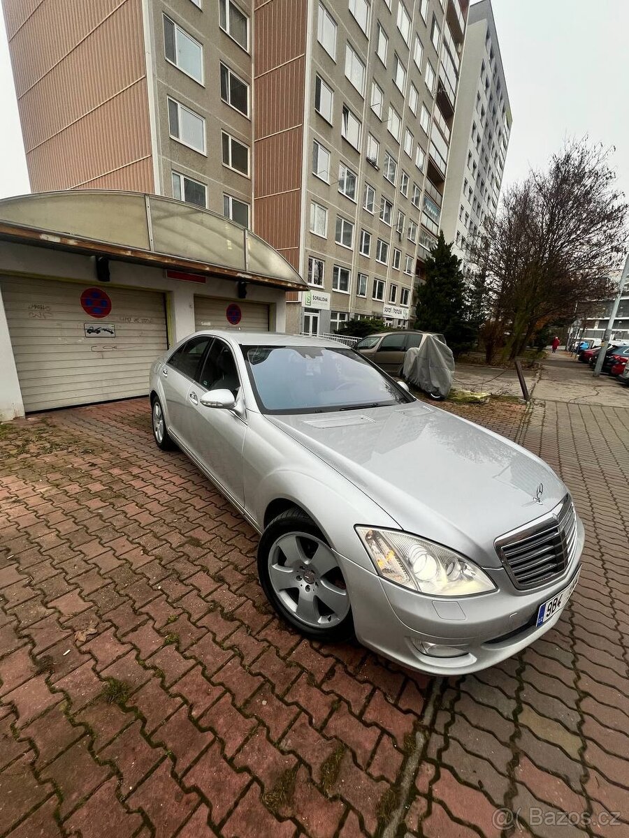 221 Mercedes-Benz - 16