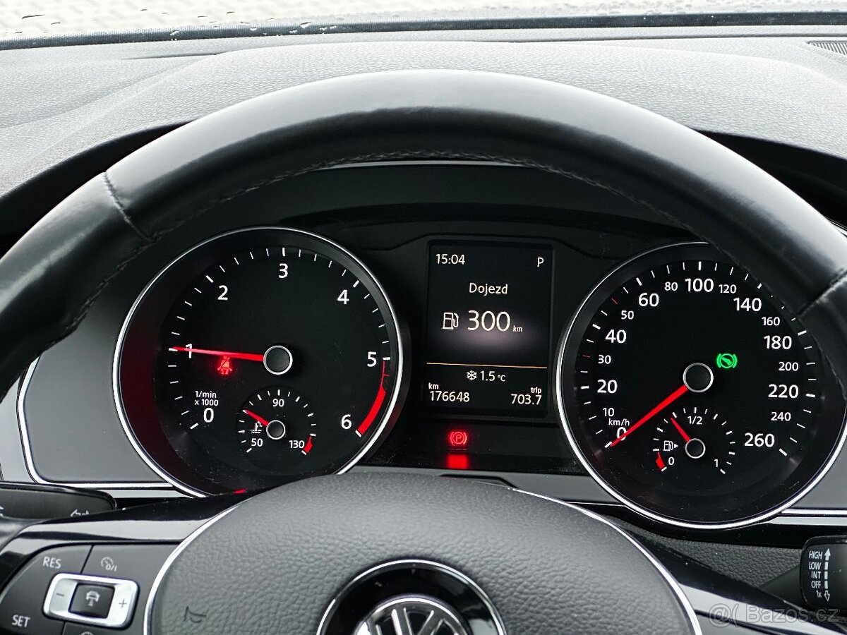 Volkswagen Passat 4Motion / DPH / Top - 16