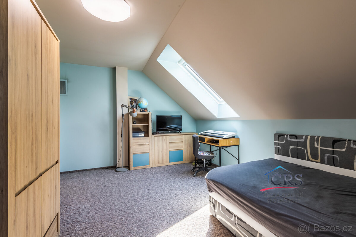 RD 8+1/G,B,T, ležící na pozemku o velikosti 840 m2, Přezleti - 16