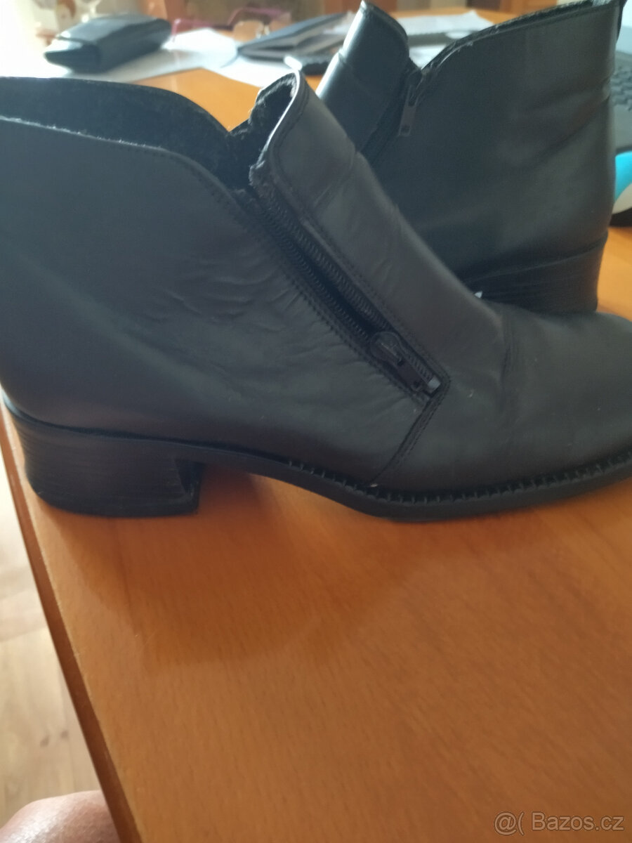 retro papuče 3x, Děts. papučky 2x, ponožky,důchodky,holínky - 16