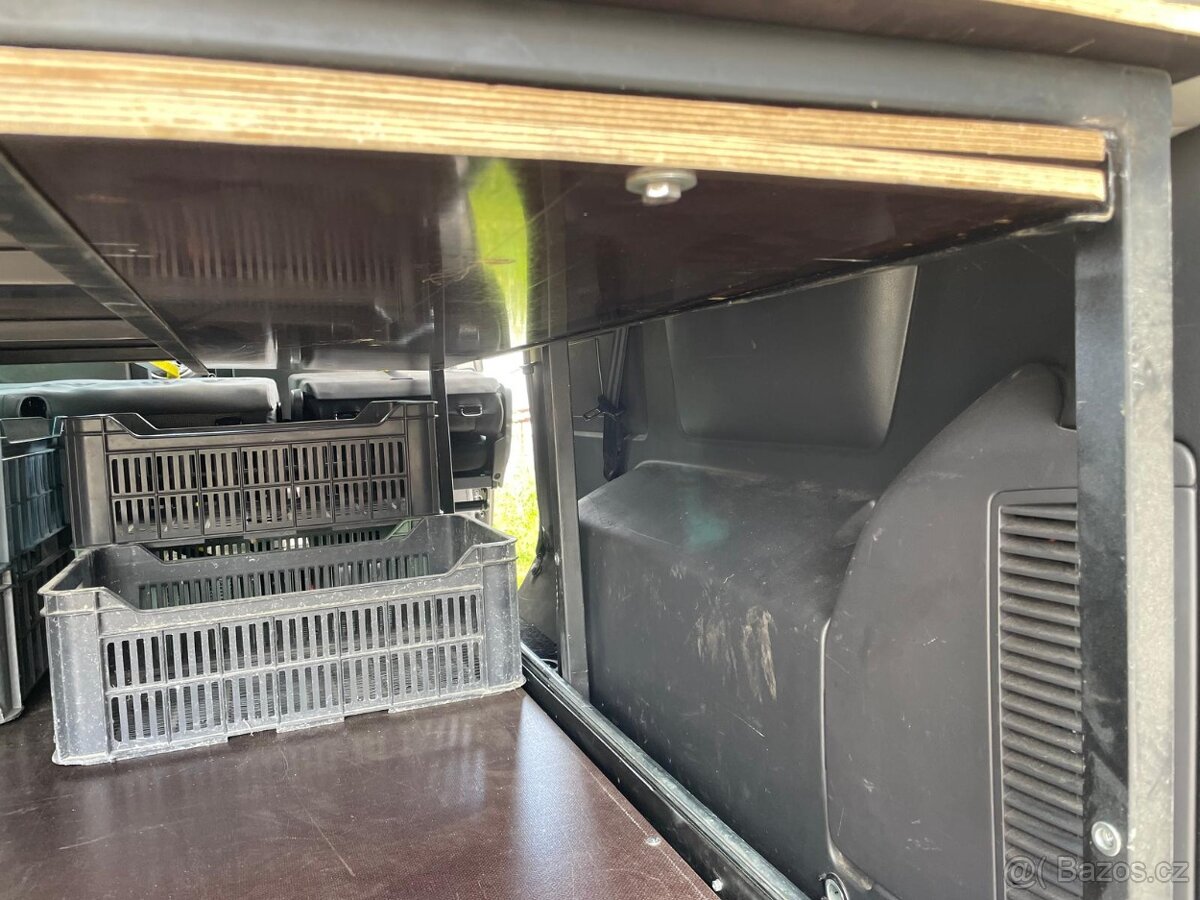Vestavba na spaní do VW T5/T6 - 16