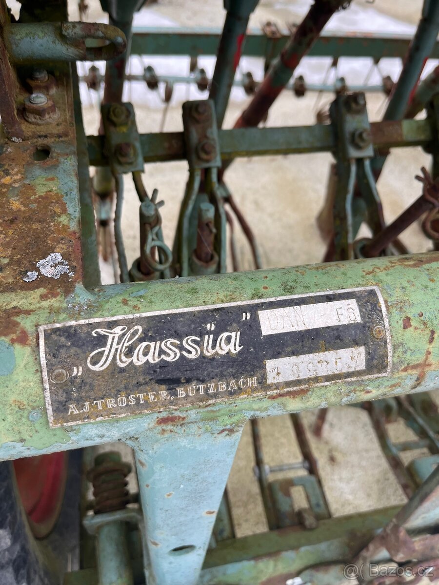 Zemědělská technika levně spěchá - 16