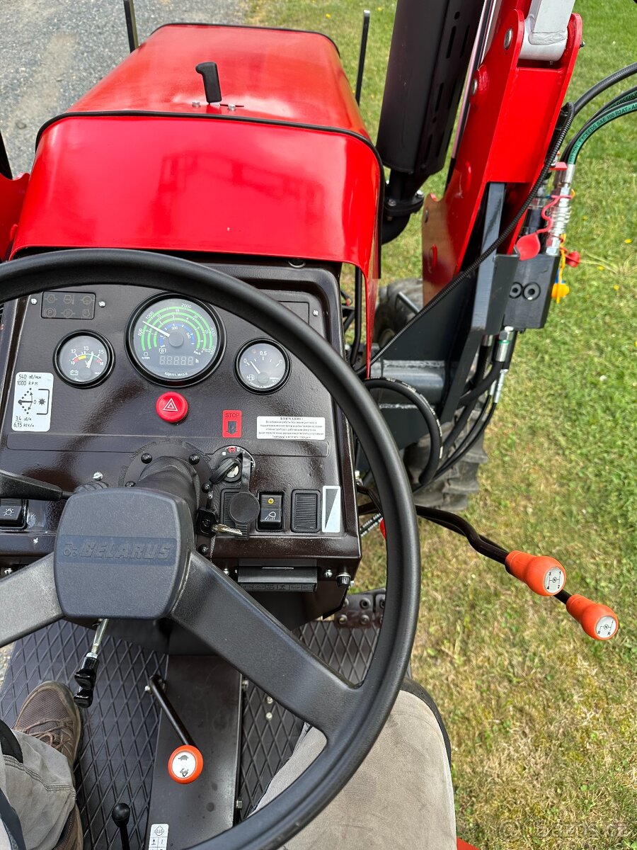 Traktor Belarus 311 s čelním nakladačem - 16