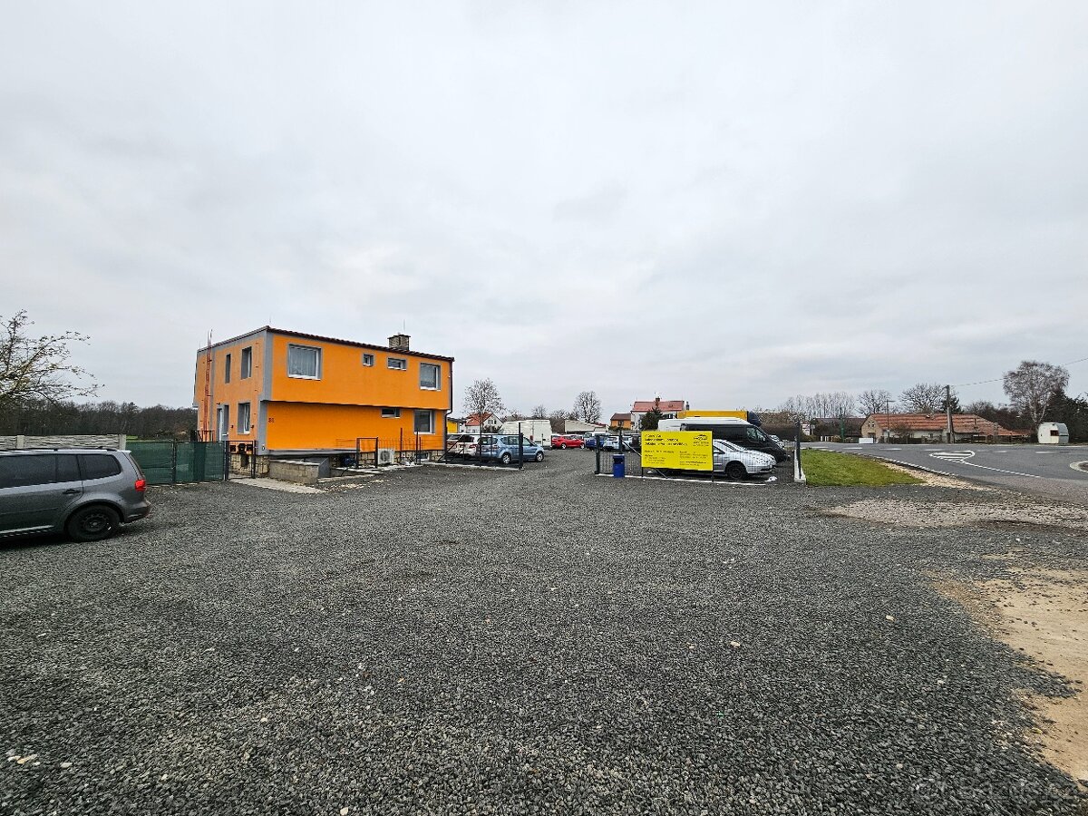 Nabízíme na pronájmem pozemek vhodný na autobazar, parkování - 16