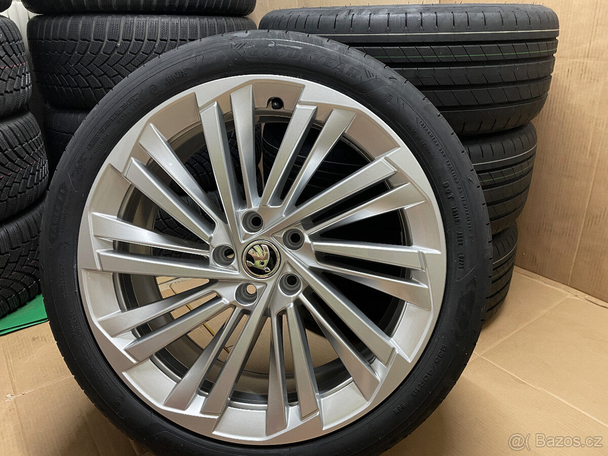 R.V 2025 NOVÁ ORIGINÁL LETNÍ SADA ŠKODA SUPERB 3,4 235/40/19 - 16