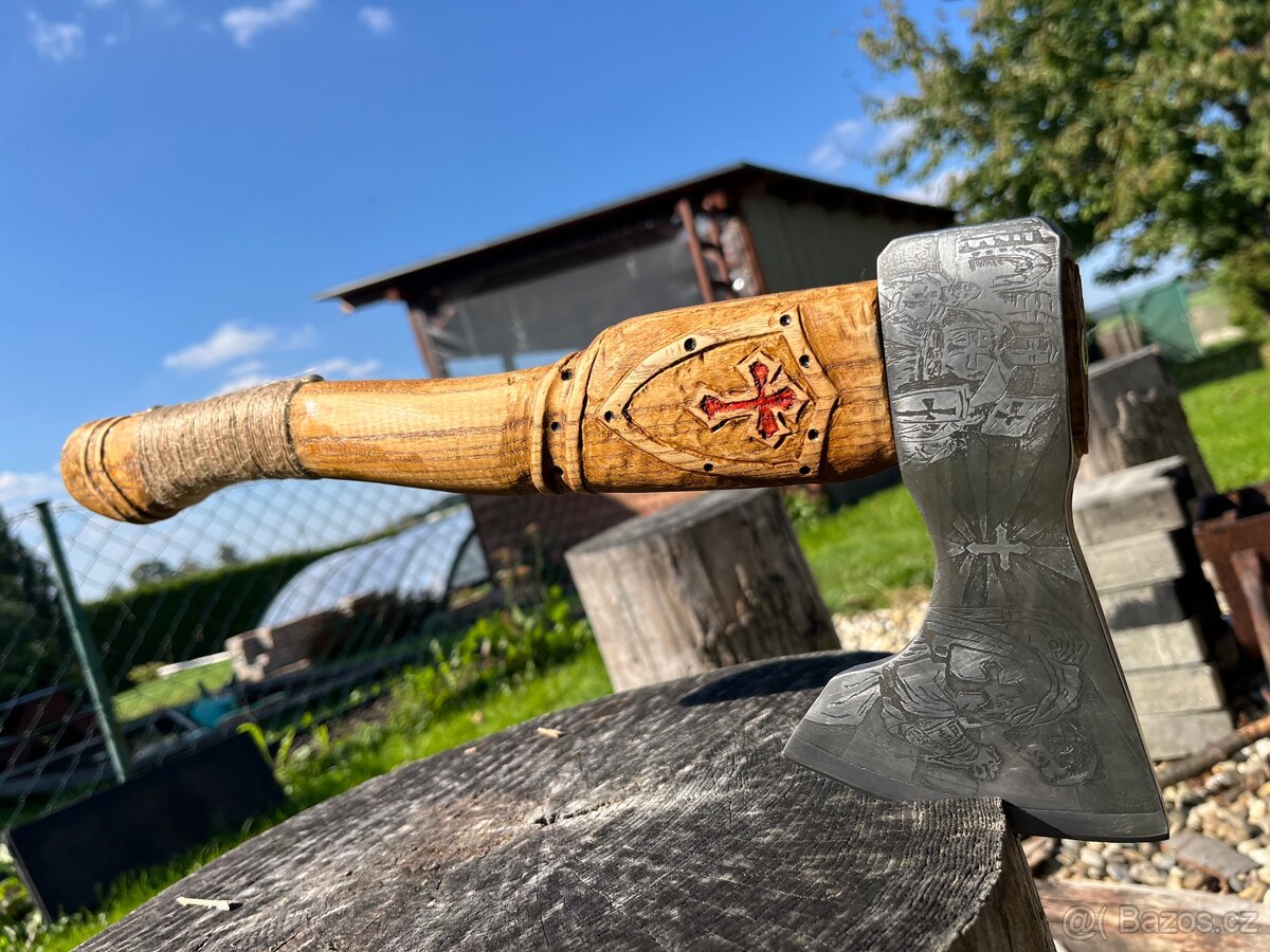 Templářská sekera s nástěnným držákem - 16