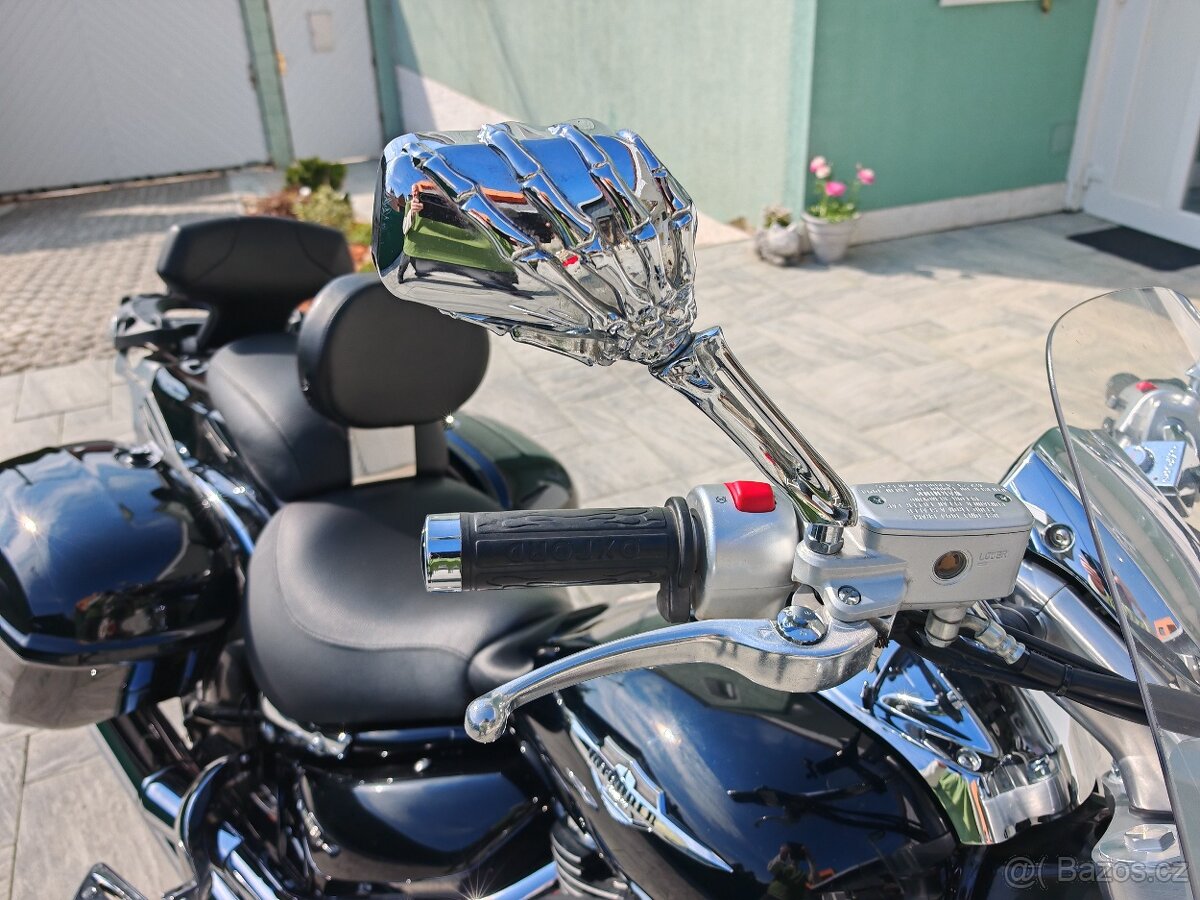 Suzuki Intruder M800 - 16