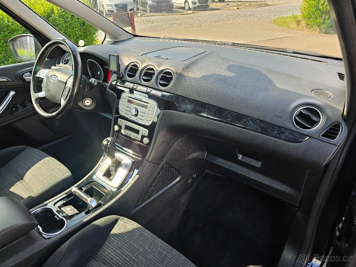 FORD GALAXY 2010 2.0i 149 kW GHIA 7 MÍST FACELIFT,VÝHŘEVY - 16