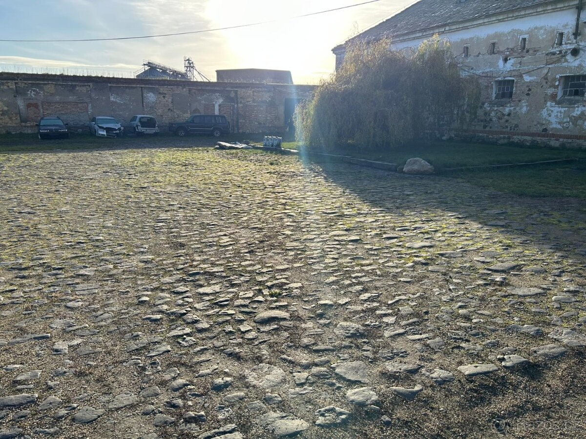 Komerční prostory, Libčeves - 16