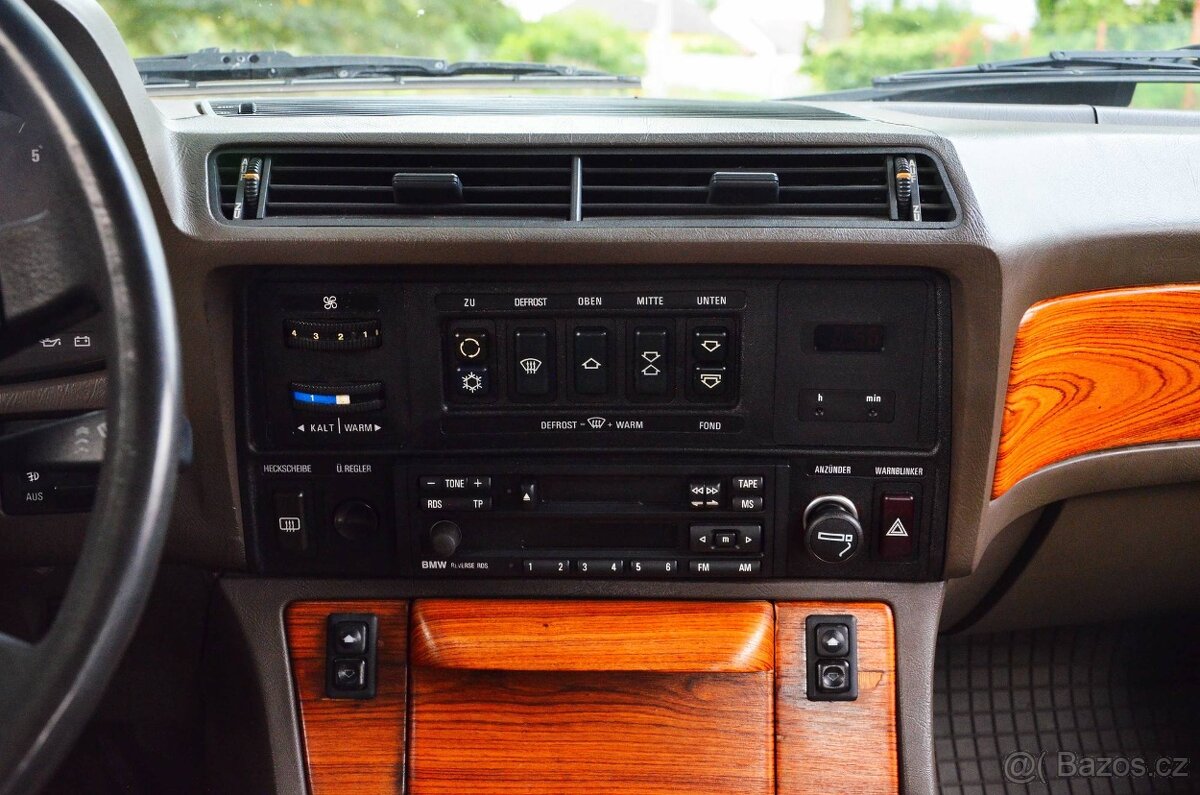 BMW 735i E23 z roku 1985 - 16