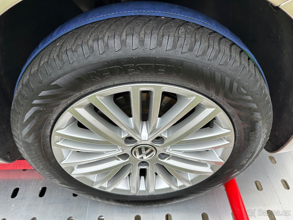 Volkswagen touran 1.2tsi benzín edice CUP model 2015 - 16