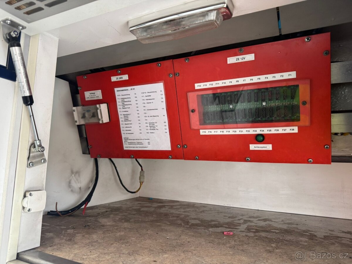 Nástavba ze sanitniho vozidla. - 16