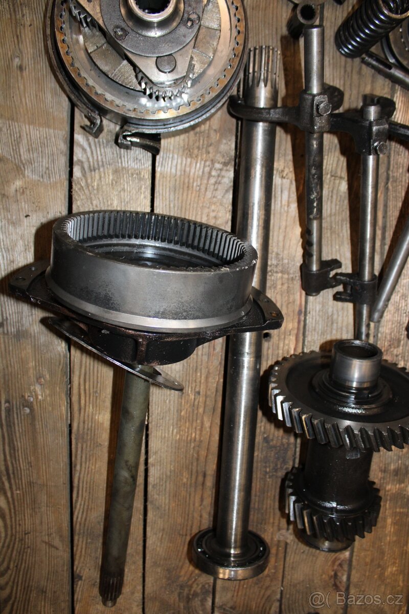 Zetor crystal převodovka obal meziskříň soukolí - 16