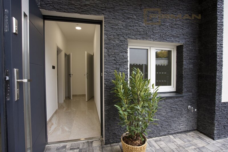 Prodej nadstandardního atypického bytu 3kk + podkrovní míst - 16