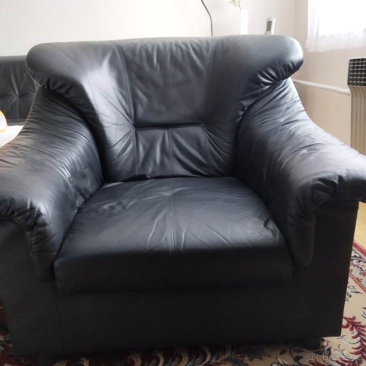 Černý kožený gauč s křesly černá barva - 16