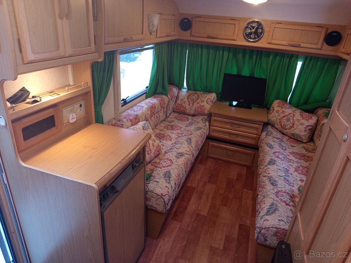 OBYTNÝ PŘÍVĚS BAILEY PAGEANT - 16