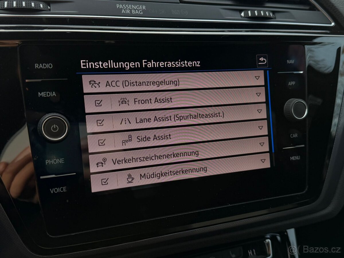 Volkswagen Touran R-Line, 7 místný DSG - 16