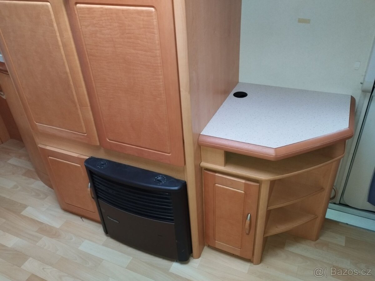 HOBBY 540UFe č.242. Pro 4. Fr. postel. Sprcha. Rok 2006 - 16